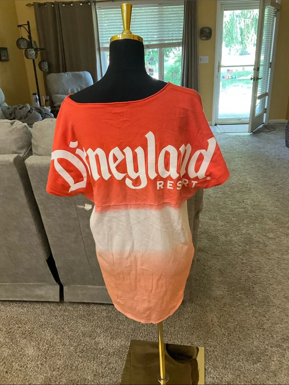 NWT Disney Parks Women’s Size Medium Tee, Super Cute!